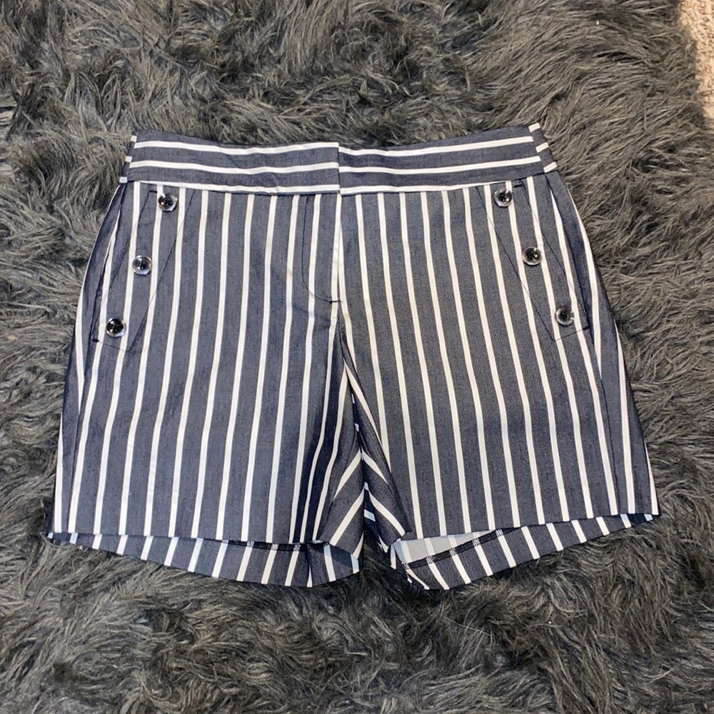 Women's Ann Taylor 6 inch mid-rise shorts NWT , size 2